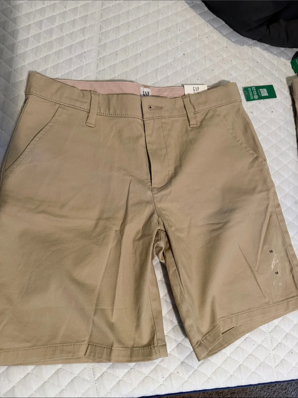 GAP Men's Tan Flat-Front Chino Shorts